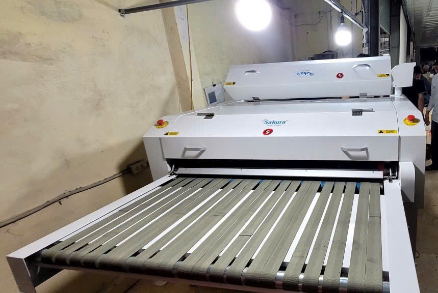 Máy ép mex ép keo Sakura khổ 900 2 Máy ép mex ép keo Sakura khổ 900
