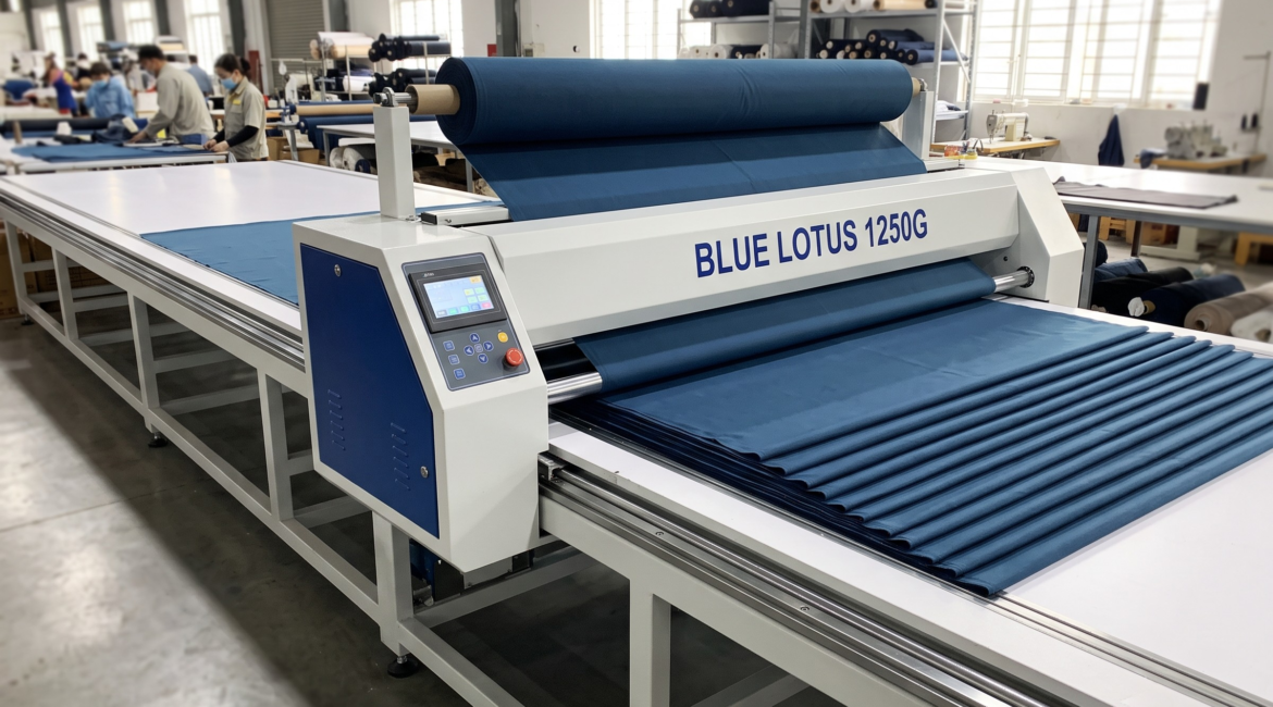 Đánh giá máy trải vải tự động blue lotus 1250g tại Hà Nội. Thiết bị giúp xưởng may tăng tốc độ, trải vải không sức căng.